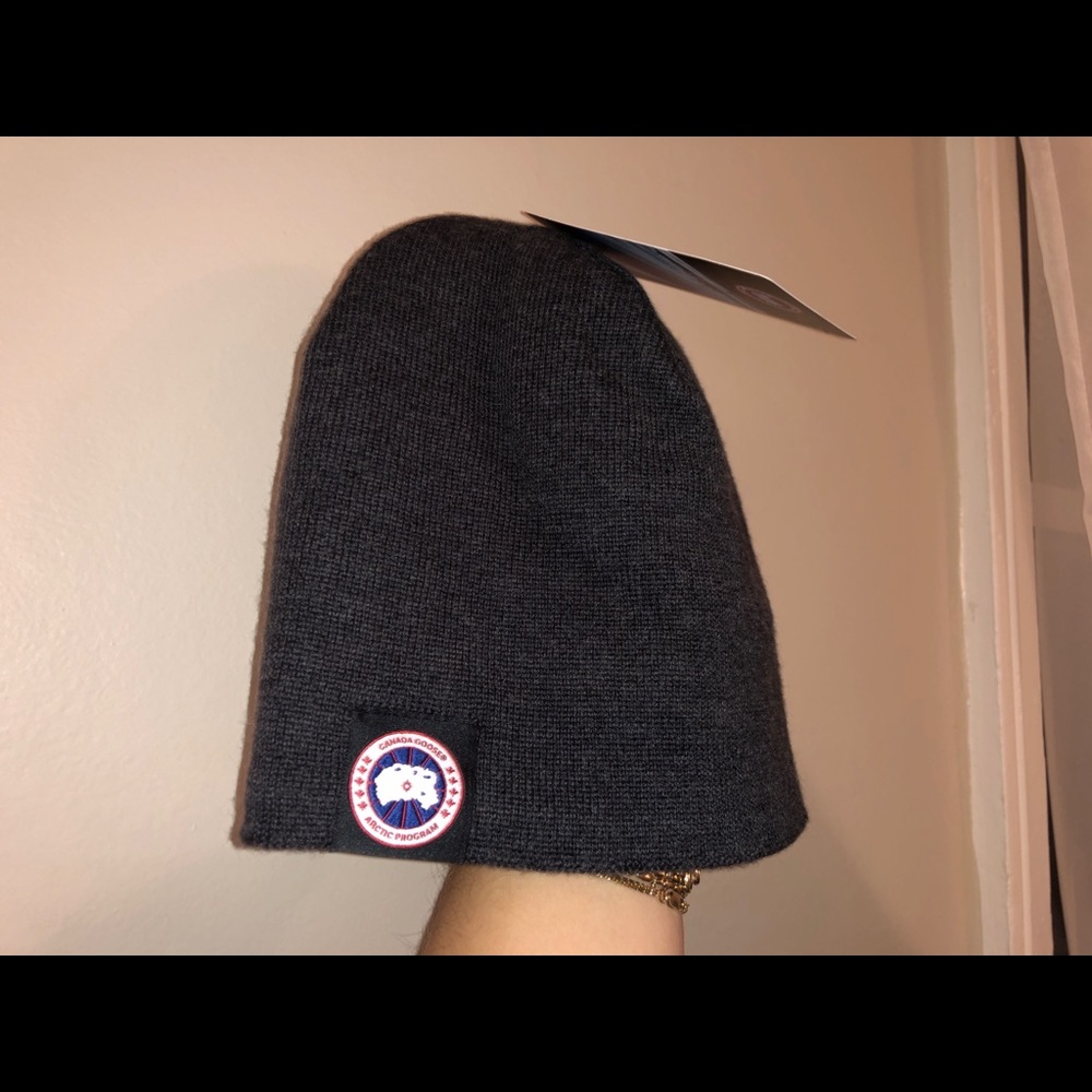 NWT CANADA 🇨🇦 GOOSE BEANIE